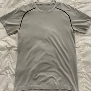 Lululemon metal vent tech shirt Small
